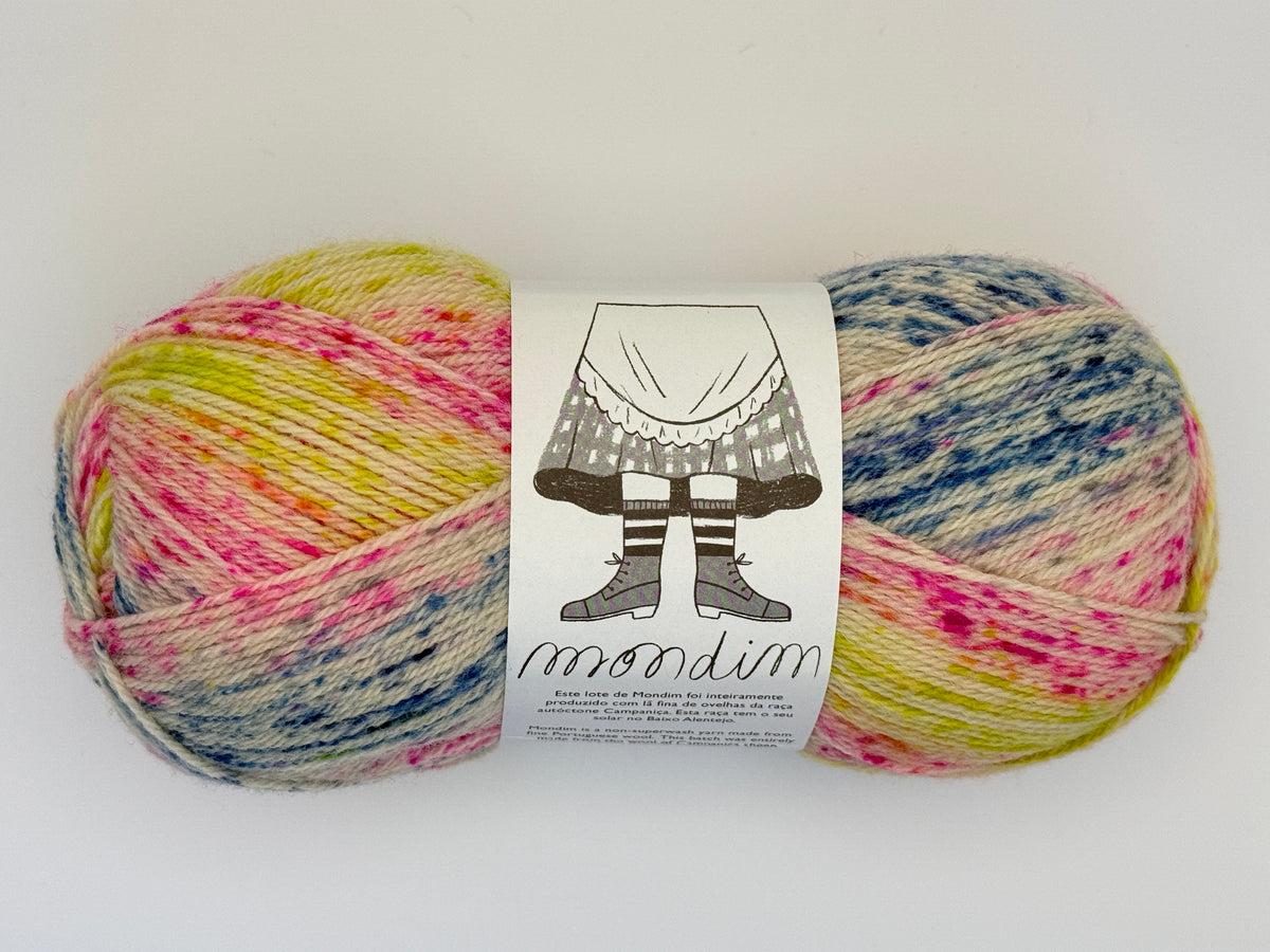 Retrosaria Rosa Pomar Mondim Fingering Weight Wool Yarn