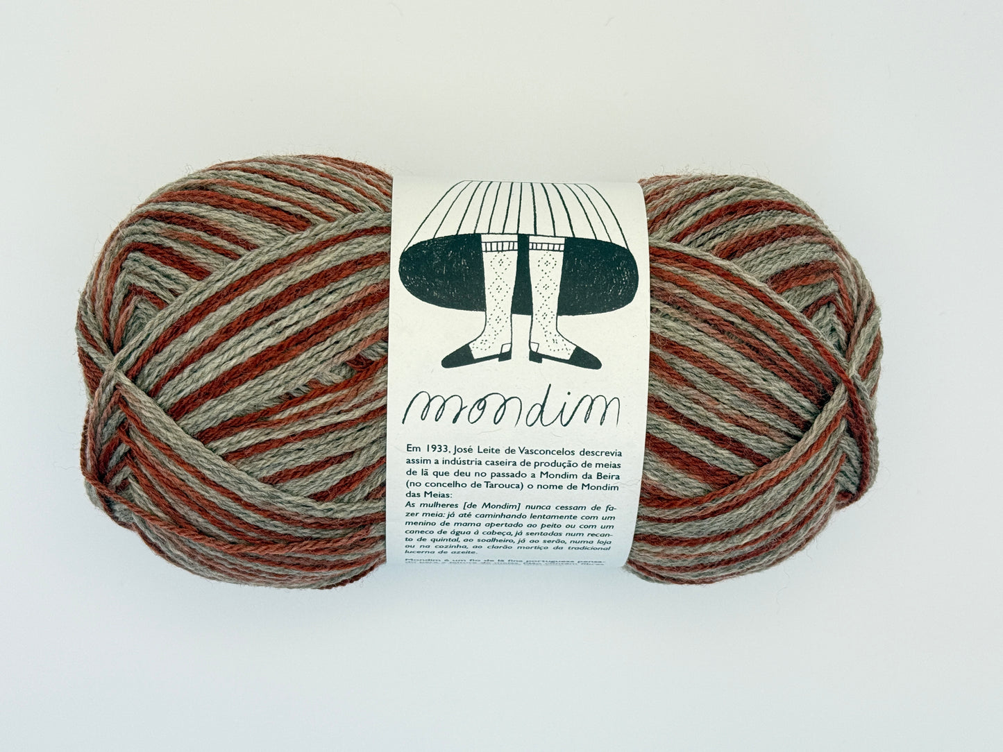 Retrosaria Rosa Pomar Mondim Fingering Weight Wool Yarn