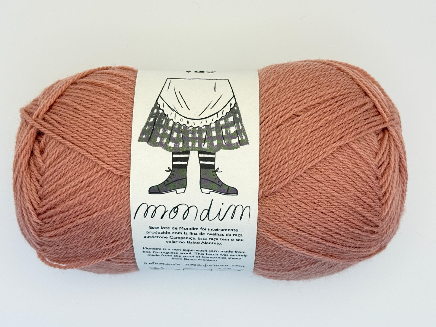Retrosaria Rosa Pomar Mondim Fingering Weight Wool Yarn