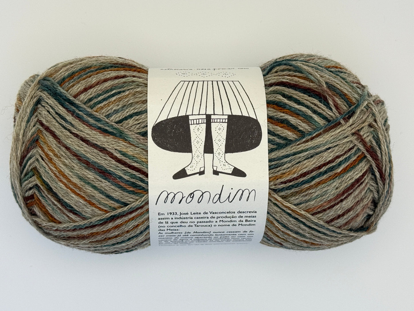 Retrosaria Rosa Pomar Mondim Fingering Weight Wool Yarn