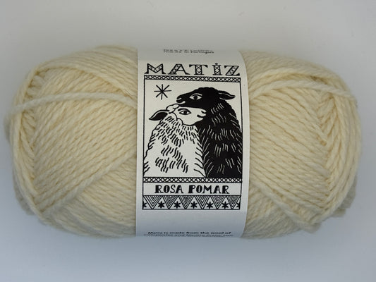 Retrosaria Rosa Pomar Matiz Aran Weight Wool Yarn