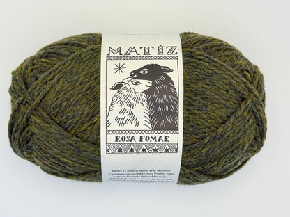 Retrosaria Rosa Pomar Matiz Aran Weight Wool Yarn