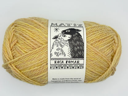 Retrosaria Rosa Pomar Matiz Aran Weight Wool Yarn