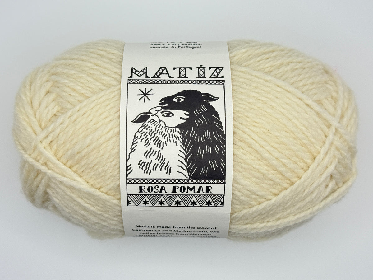 Retrosaria Rosa Pomar Matiz Aran Weight Wool Yarn